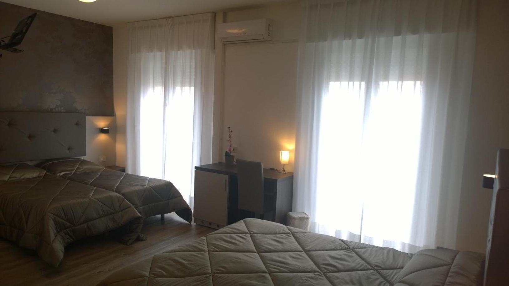 Hotel Gambrinus Линьяно-Саббьядоро Номер фото