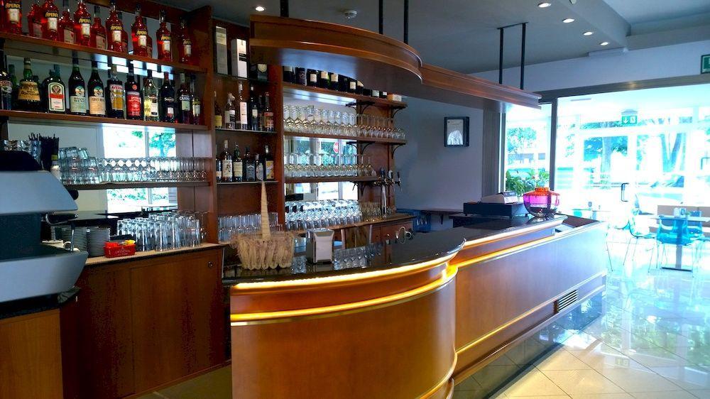 Hotel Gambrinus Линьяно-Саббьядоро Экстерьер фото