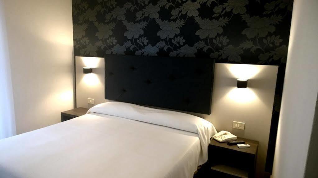 Hotel Gambrinus Линьяно-Саббьядоро Экстерьер фото